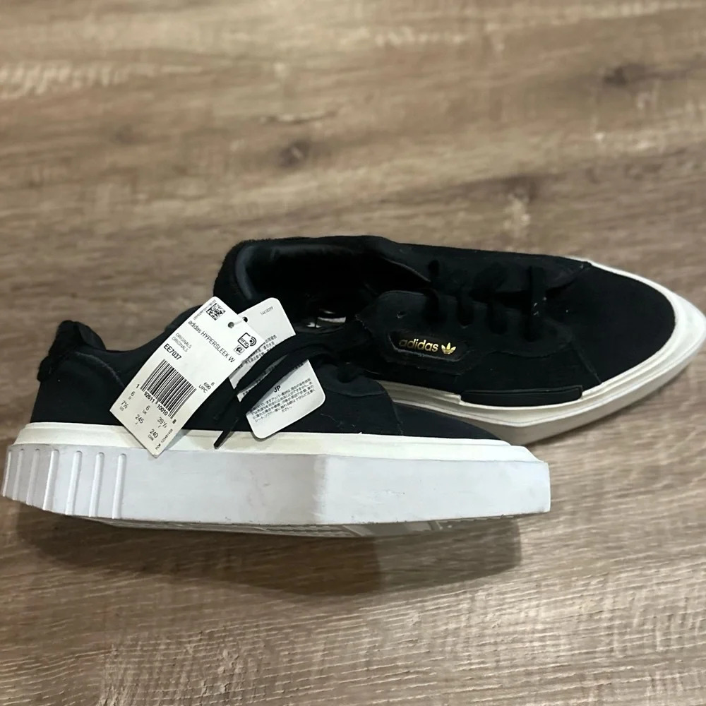 ADIDAS // HYPERSLEEK Core Black NWT